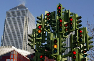 Tại sao đèn giao thông có màu xanh, đỏ vàng?