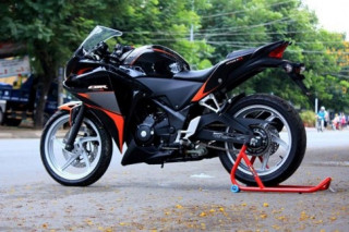 CBR 250 tông cam đen cá tính mạnh mẽ