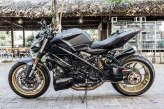 Ducati Streetfighter lên đồ chơi “khủng” tại Sài Gòn