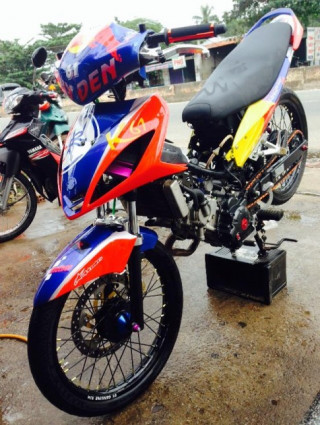 Ex độ phong cách Red Bul của biker sức mạnh