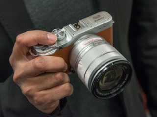Trên tay chiếc máy mirrorless Fujifilm X-A2 vừa ra mắt