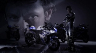 Yamaha R25 sánh bước cùng Valentino Rossi