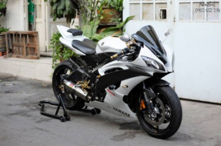 Yamaha R6 với nhiều đồ chơi “khủng” của Biker Sài Gòn