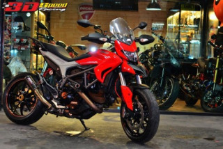 Ducati Hyperstrada chiến binh đường trường