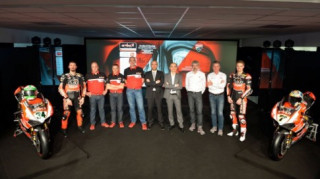 Ducati ra mắt mẫu xe đua mới cho mùa giải Superbike 2015