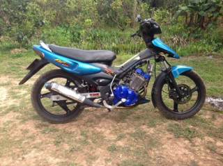 Suzuki FX125 lạ lẫm với cặp mâm 3 cây