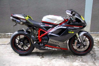 Biker Việt độ nhẹ Ducati 848 Evo Corse SE của 