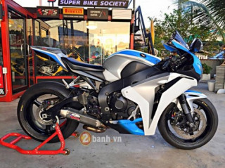 Honda CBR1000RR độ mạnh mẽ đầy cá tính