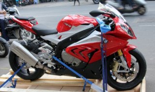 Cận cảnh BMW S1000RR 2015 vừa đập thùng tại Việt Nam