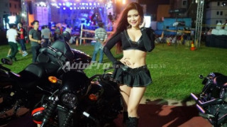 Chân dài xinh đẹp bên dàn Harley-Davidson cùng rocker Phạm Anh Khoa