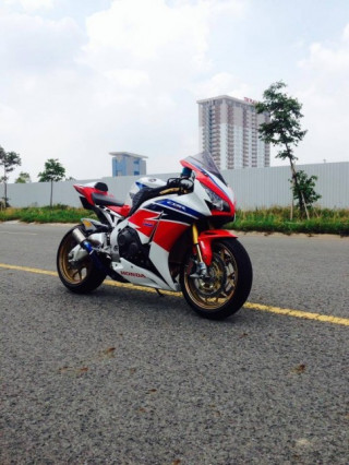 Honda CBR1000RR SP độ đầy phong cách tại Việt Nam