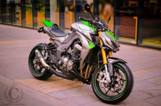 Kawasaki Z1000 sexy giữa Sài Thành