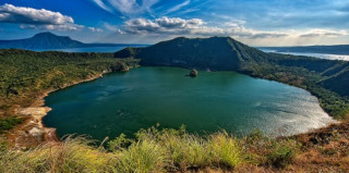 Thăm hồ núi lửa kỳ thú Taal ở Philippines