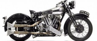 Brough Superior SS100 Xe cổ có giá ngang Lamborghini