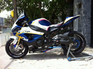 BMW S1000RR độ full đồ chơi khủng tại Sài Gòn