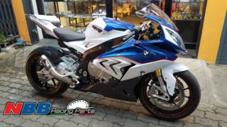 BMW S1000RR 2015 độ phong cách với gói nâng cấp phụ kiện hàng hiệu