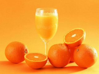 Coi chừng thân tàn ma dại vì uống nước cam không đúng cách