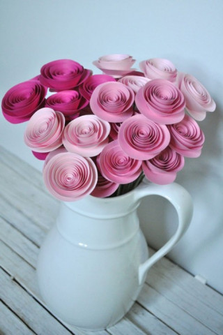 Đáng yêu với bó hoa hồng giấy xinh lung linh