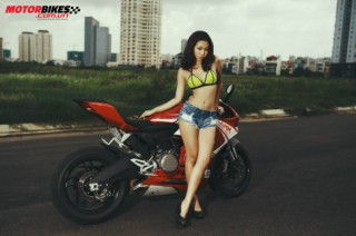 Ducati 899 Panigale tuyệt đẹp bên cô nàng sexy