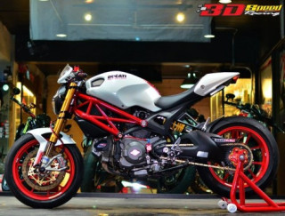 Ducati Monster 796 độ sành điệu bên đồ chơi hàng hiệu