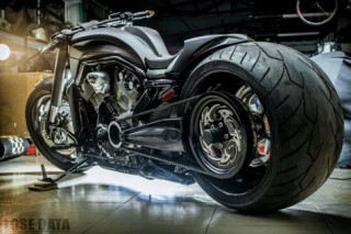 Harley-Davidson V-Rod độ bánh khủng tại Sài Gòn