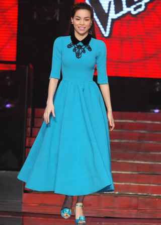 Hồ Ngọc Hà mặc váy xanh vintage cuốn hút