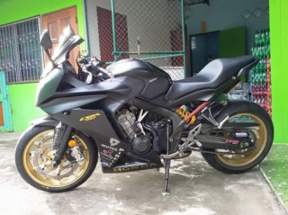 Honda CBR 650F độ đẹp cùng nhiều đồ chơi hiệu tại Thailan