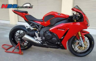 Honda CBR1000RR độ chất lừ với những option hàng hiệu