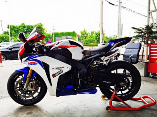 Honda CBR1000RR độ nổi bật với hàng loạt đồ chơi đắt giá