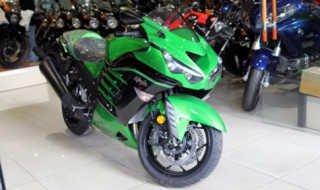 Kawasaki Ninja ZX-14R cập cảng Sài Gòn