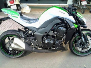 Kawasaki Z1000 2016 phiên bản trắng ngọc Stardust đã có mặt tại Việt Nam