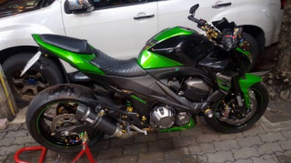 Kawasaki Z800 độ nổi bật cùng dàn đồ chơi hàng hiệu