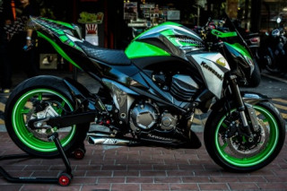 Kawasaki Z800 độ nổi bật với màu áo sắc xanh