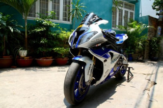 Ngắm chiếc BMW S1000RR HQCN đầy đồ chơi hàng hiệu