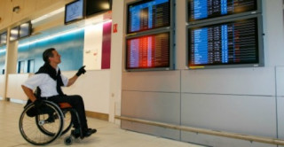 Những vụ xử tệ với khách khuyết tật của các hãng hàng không