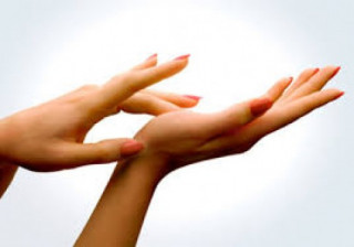 Sắc thái, hình dáng bàn tay tiết lộ bệnh lý và tính cách con người