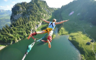 25 năm bungy jumping, trò chơi mạo hiểm nhất