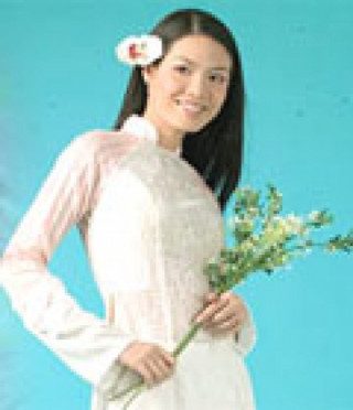 Bộ sưu tập ‘Sắc hoa dịu dàng’ của nhà tạo mẫu Việt Hùng