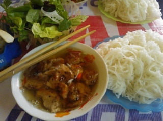 Bún chả ngon đúng vị Hà Nội tại Sài Gòn