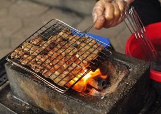 Bún chả nóng - món quà đầu đông giữa lòng Hà Nội