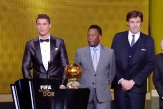 Cristiano Ronaldo dành chiến thắng Quả Bóng Vàng Fifa 2013.