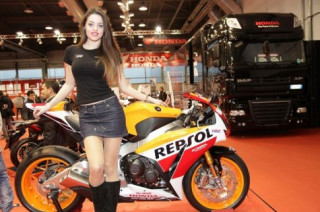 Dàn người đẹp hội tụ tại triễn lãm Motor Bike Expo 2015 tại Ý