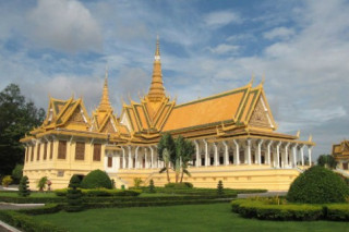 Du khách bị bắt vì điều khiển flycam trên cung điện Campuchia