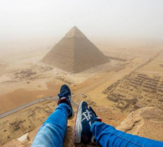 Du khách leo đỉnh Kim tự tháp bị cấm đến Ai Cập suốt đời
