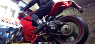 Ducati 1299 Panigale bị cháy bốc lửa khi chạy Dyno