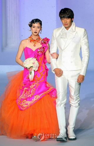 Giai nhân, tài tử xứ Hàn trong áo cưới Andre Kim