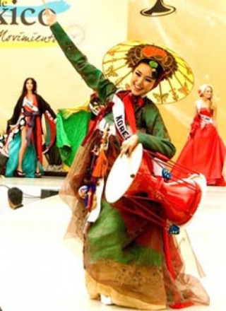 Hàn Quốc giành giải trang phục dân tộc tại Miss Universe