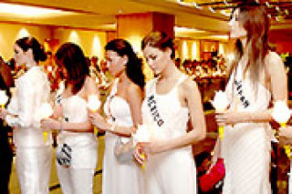 Hoa hậu Hoàn vũ tưởng niệm bệnh nhân HIV