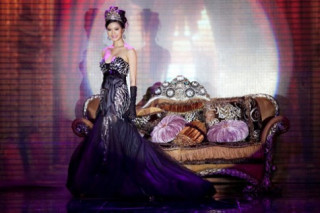 Hoa hậu Thùy Dung quyến rũ trong ‘Đêm hội chân dài’