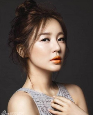 Làn môi căng mọng của Yoon Eun Hye
